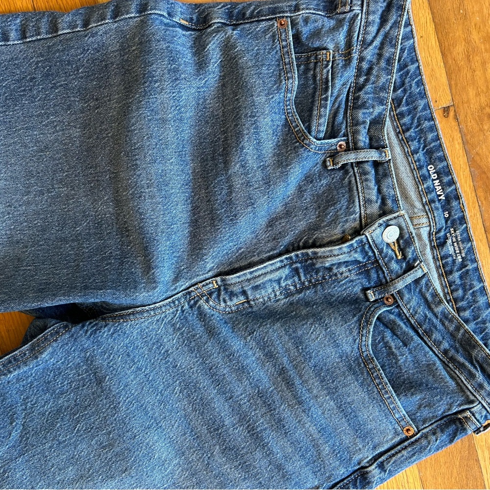 Old Navy Extra High Rise Capis - Picture 2 of 9